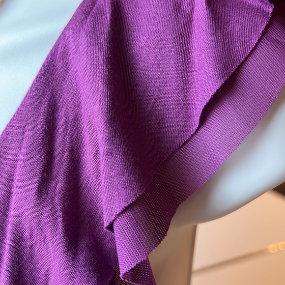 🍇EXPRESS WINE COLORED RUFFLED V NECK TOP SIZE SMALL PETITE - Picture 9 of 13